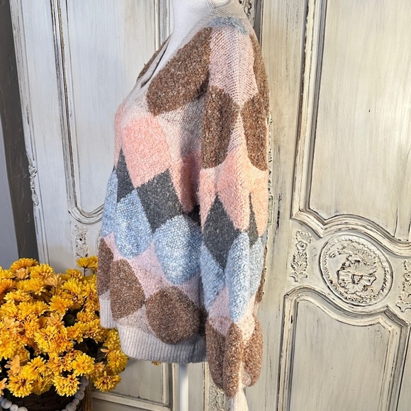 Fable Colorful Geometric Diamond Pattern Plush Women’s Sweater - Picture 8 of 12